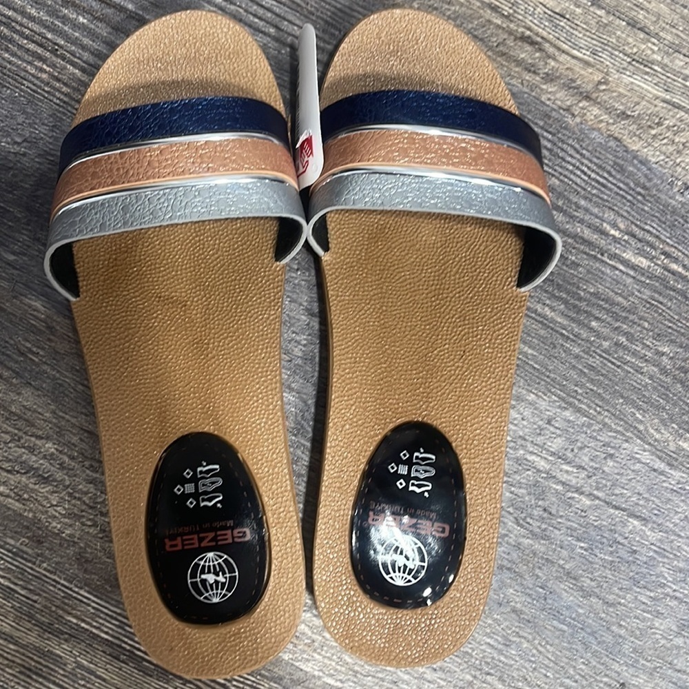Slippers - Picture 3 of 6
